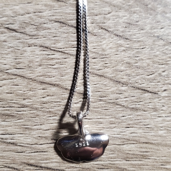Beautiful Silver Ginkgo Biloba Leaf Necklace - Picture 3 of 3